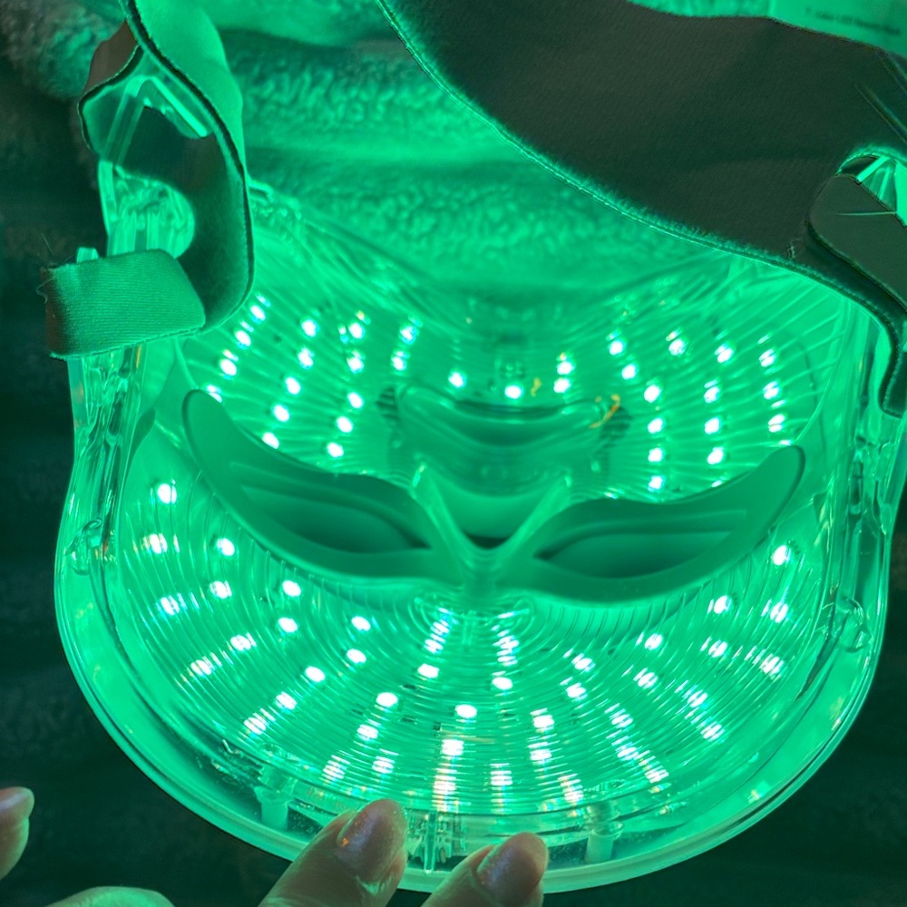 LED Light Therapy Mask with Skincare Wand - Picture 7 of 12